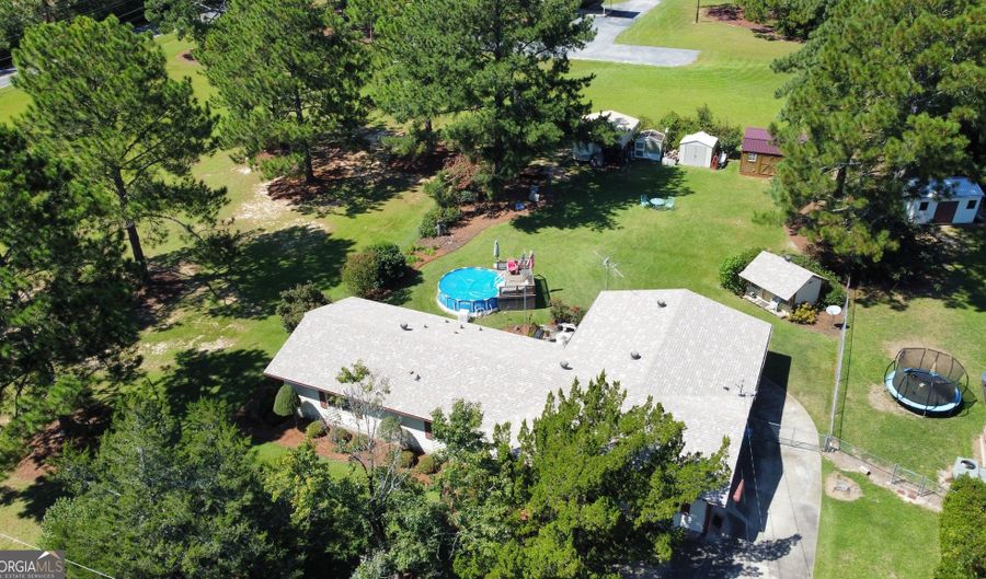 727 Donna Ave, Ashburn, GA 31714 - 4 Beds, 2 Bath