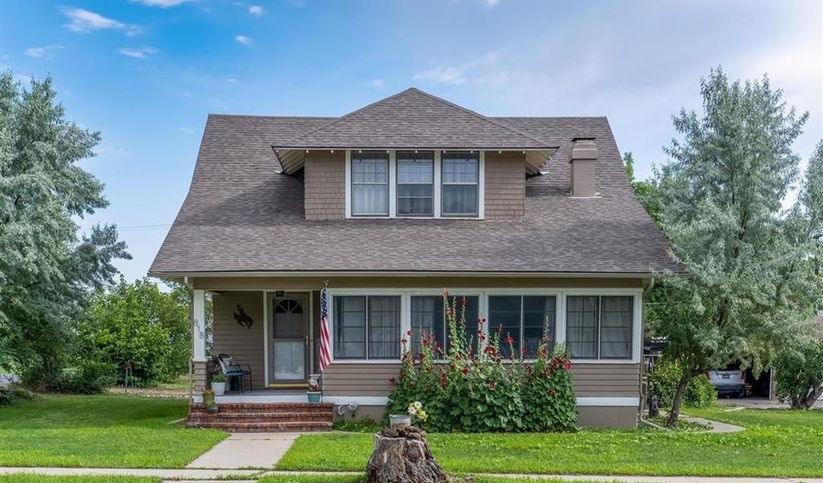 818 W B St, Basin, WY 82410 - 3 Beds, 2 Bath