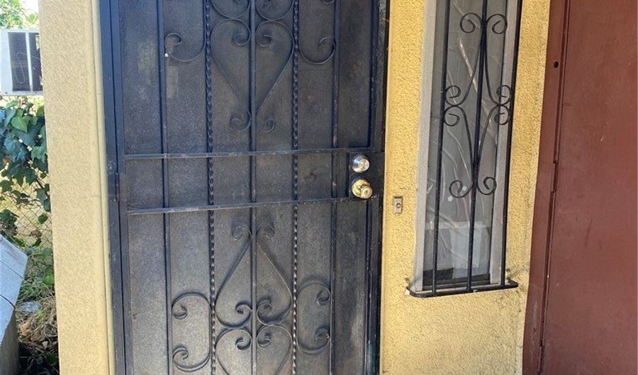 329 E 109th St, Los Angeles, CA 90061 - 3 Beds, 2 Bath