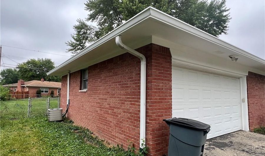 8207 Lockwood Ln, Indianapolis, IN 46217 - 3 Beds, 2 Bath