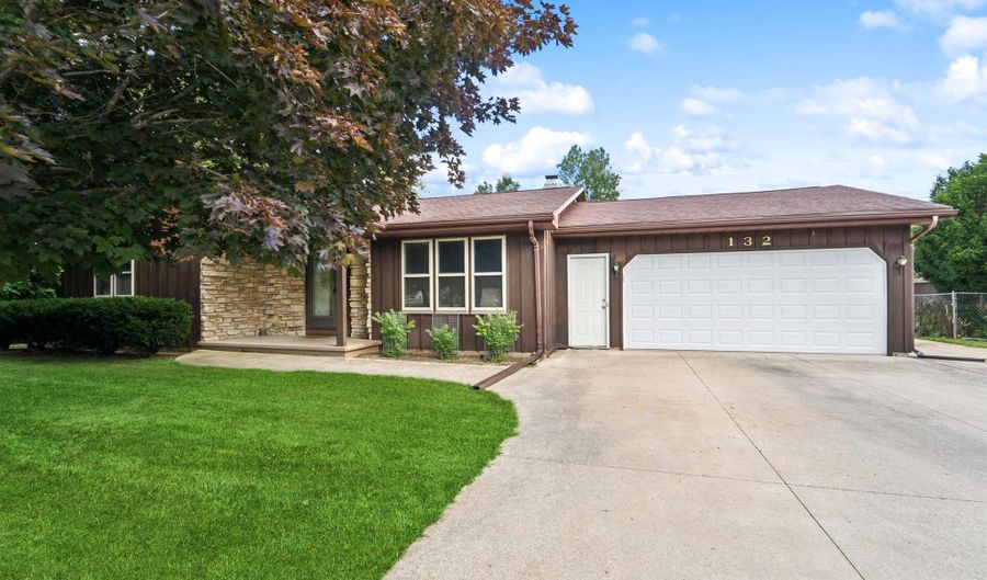 132 BALDWIN Ct, Appleton, WI 54915 - 3 Beds, 2 Bath