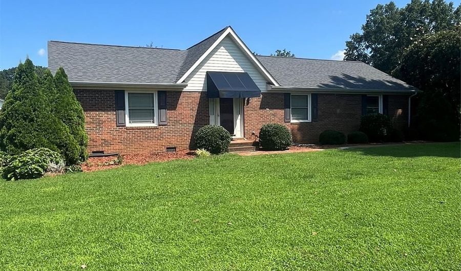 35209 Beth Rd, Albemarle, NC 28001 - 3 Beds, 2 Bath