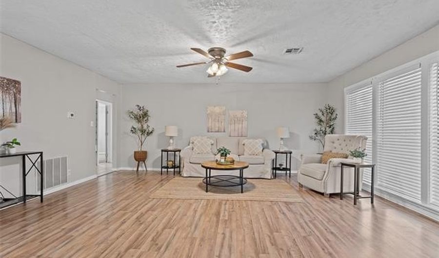 1015 NW Maxwell, Ardmore, OK 73401 - 3 Beds, 2 Bath