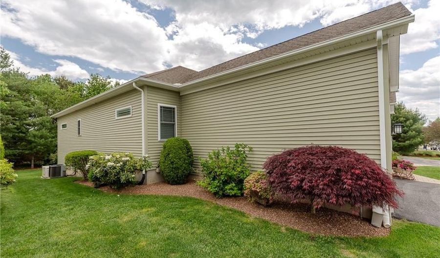 160 Allegra Ln, North Kingstown, RI 02852 - 2 Beds, 2 Bath