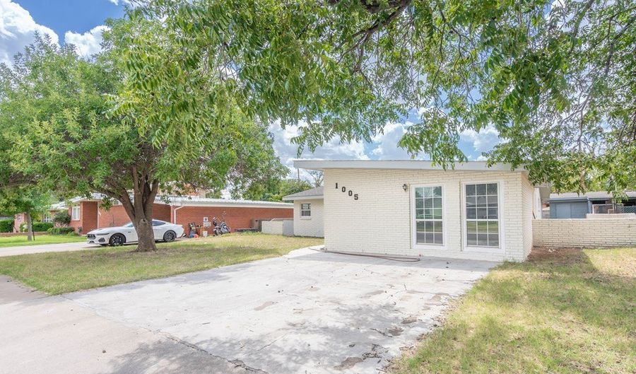 1005 NW 9th St, Andrews, TX 79714 - 3 Beds, 2 Bath