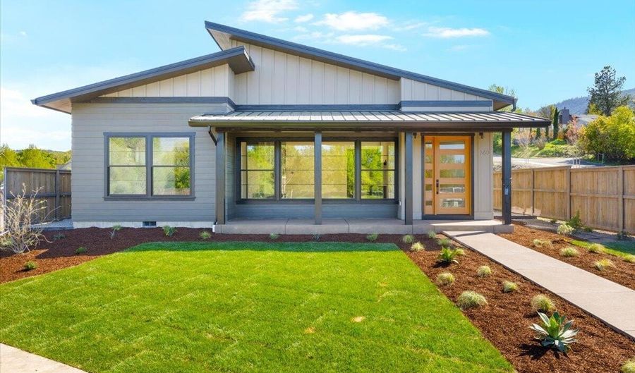 360 Briscoe Pl, Ashland, OR 97520 - 3 Beds, 2 Bath
