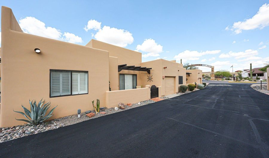 37222 N TOM DARLINGTON Dr 15, Carefree, AZ 85377 - 2 Beds, 2 Bath