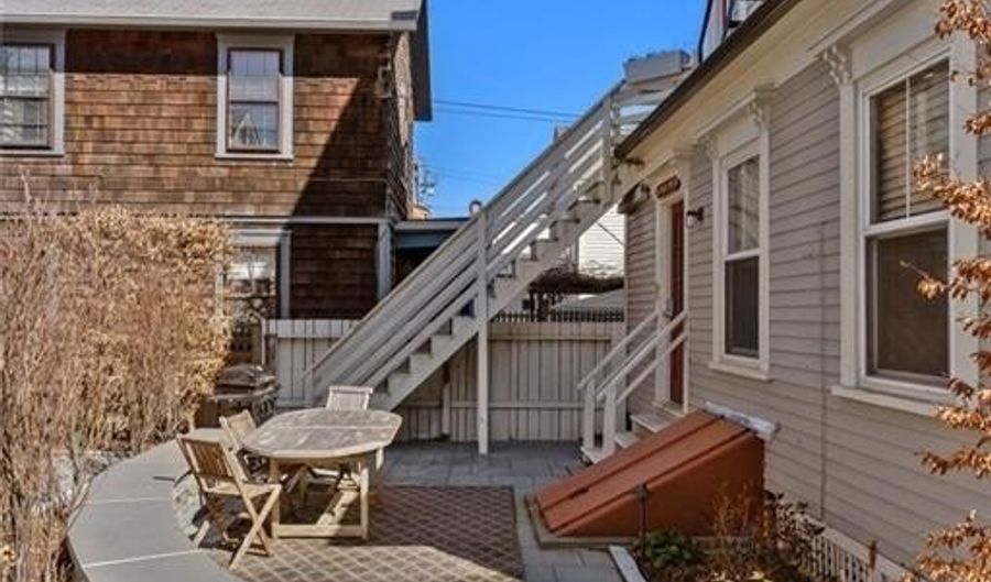 29 Marsh St 3, Newport, RI 02840 - 2 Beds, 1 Bath