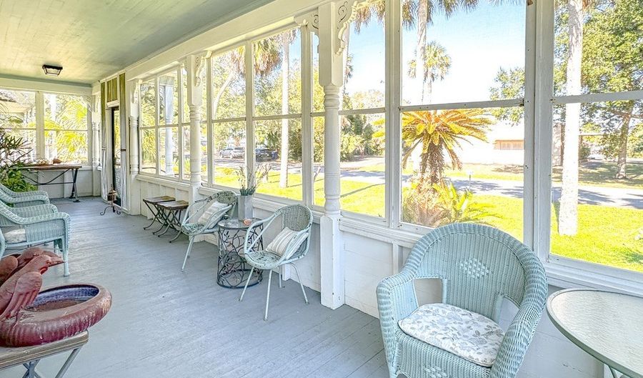 142 4th St, Apalachicola, FL 32320 - 2 Beds, 2 Bath