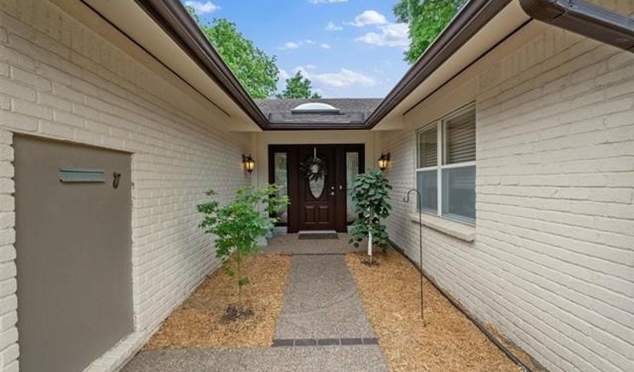 1555 Pecan Pl, Bartlesville, OK 74003 - 3 Beds, 3 Bath