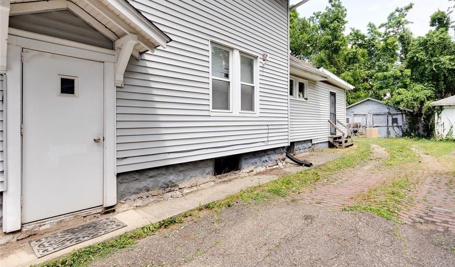 717 Fern St, Akron, OH 44307 - 4 Beds, 1 Bath