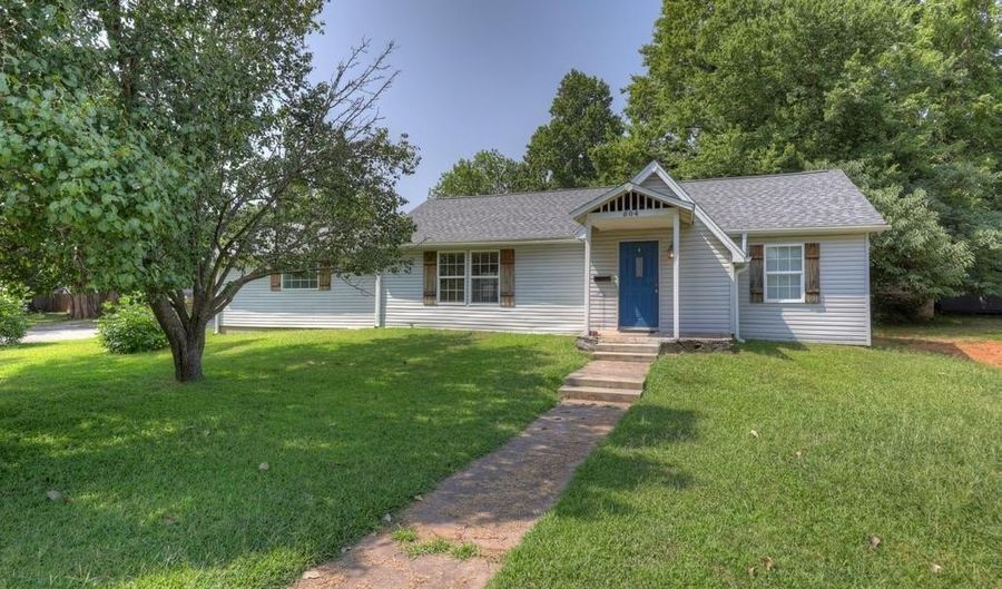504 E 6th St, Baxter Springs, KS 66713 - 4 Beds, 2 Bath