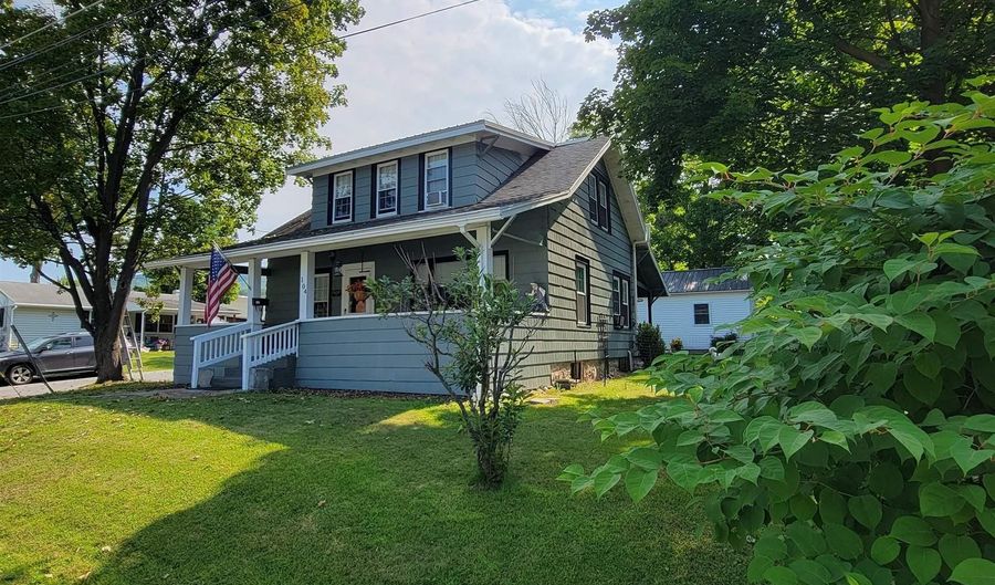104 John St, Bennington, VT 05201 - 2 Beds, 1 Bath