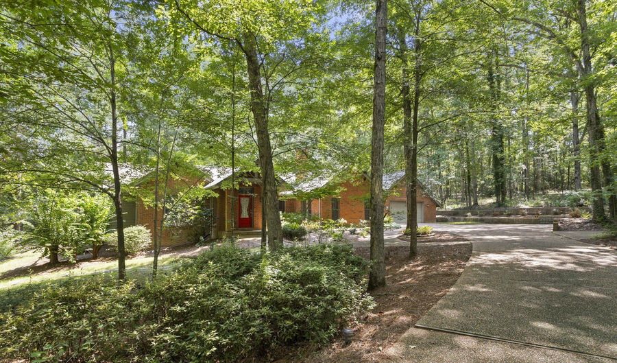 180 Grants Ferry Cir, Brandon, MS 39047 - 4 Beds, 3 Bath