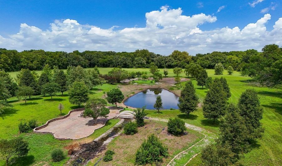 9716 SW Hwy 54, Augusta, KS 67010 - 3 Beds, 4 Bath