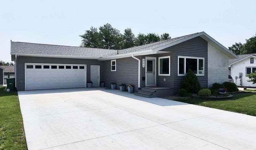 711 S Jerome St, Algona, IA 50511 - 3 Beds, 2 Bath