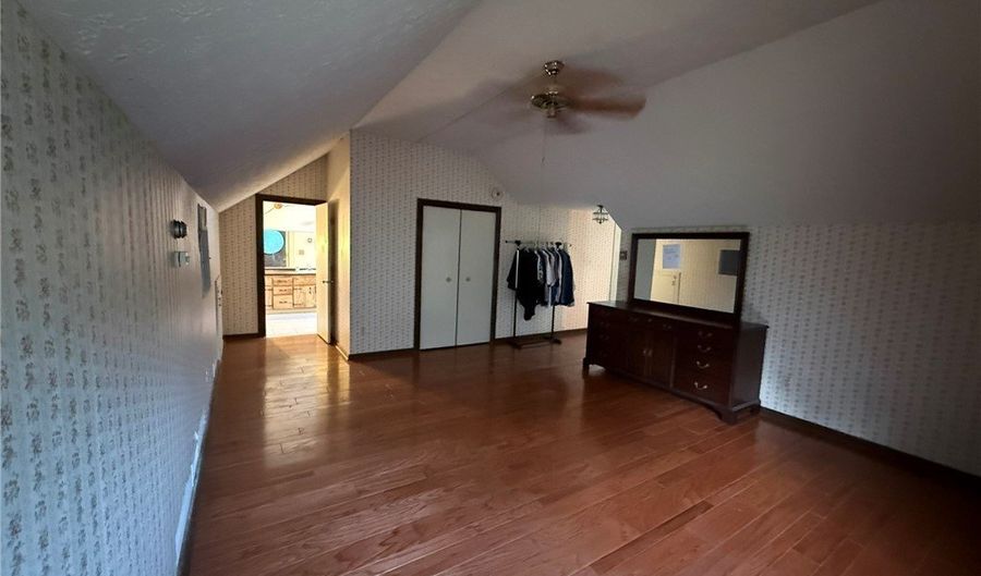 6400 Juniper Dr, Amherst, OH 44001 - 5 Beds, 4 Bath