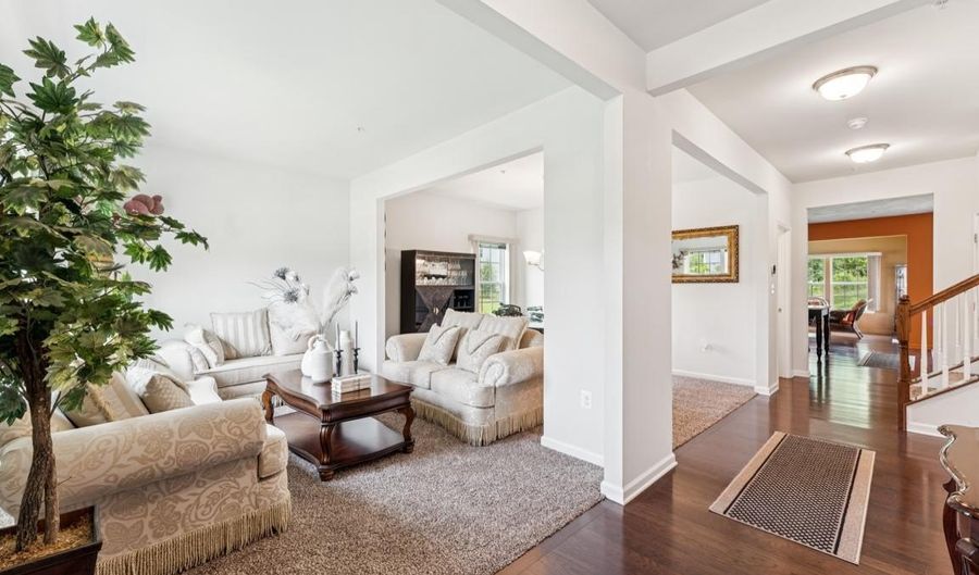 14302 HIDDEN FOREST Dr, Accokeek, MD 20607 - 4 Beds, 4 Bath