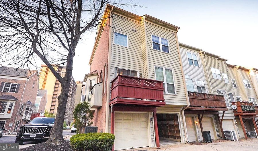 6012 RICKETTS Walk, Alexandria, VA 22312 - 4 Beds, 4 Bath