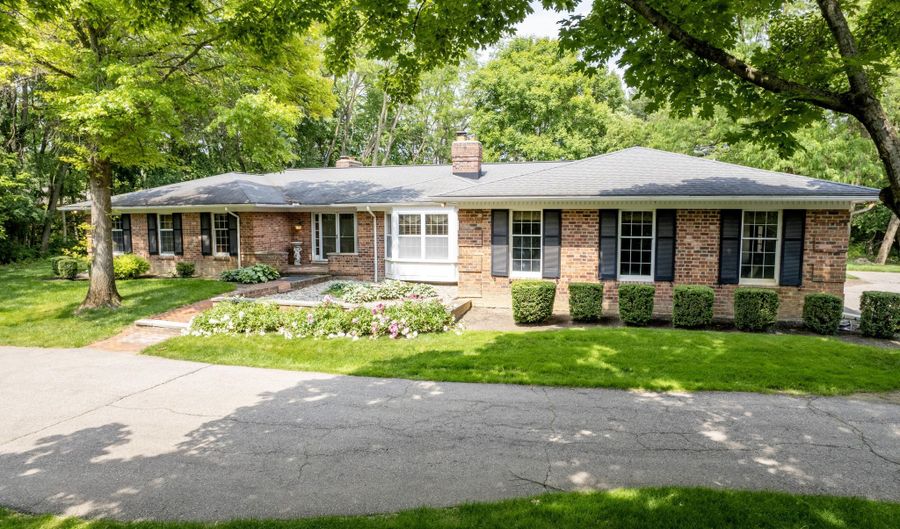 144 Barton North Dr, Ann Arbor, MI 48105 - 2 Beds, 4 Bath