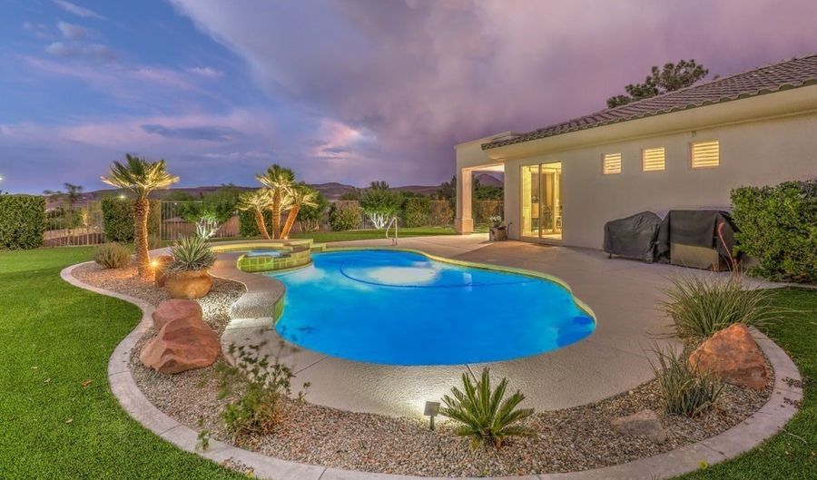 71 Fountainhead Cir, Henderson, NV 89052 - 2 Beds, 2 Bath