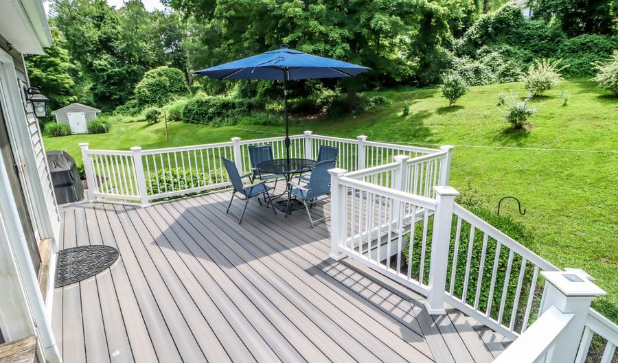 21 Lillinonah Dr, Brookfield, CT 06804 - 5 Beds, 3 Bath