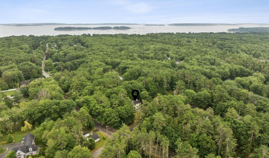 2 Valley Ave, Falmouth, ME 04105 - 4 Beds, 3 Bath