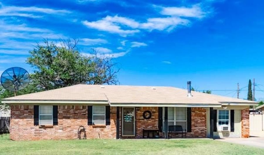 705 NW 12th St, Andrews, TX 79714 - 4 Beds, 2 Bath