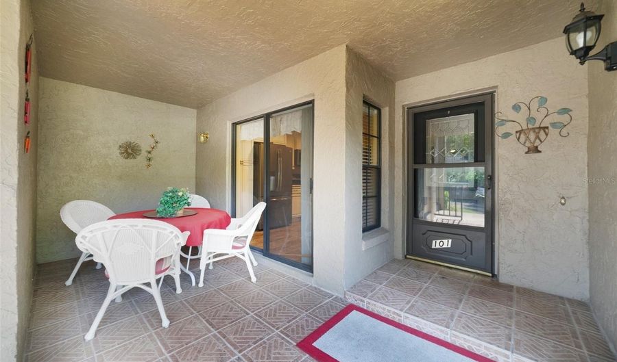 1074 KENSINGTON PARK Ct 101, Altamonte Springs, FL 32714 - 2 Beds, 2 Bath