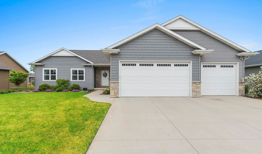 2066 W HERON Ln, Appleton, WI 54913 - 4 Beds, 4 Bath
