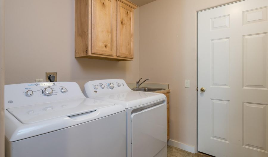 290 MELROSE St, Bellevue, ID 83313 - 3 Beds, 3 Bath