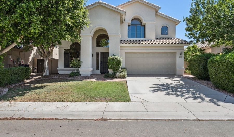 2242 W MYRTLE Dr, Chandler, AZ 85248 - 3 Beds, 3 Bath