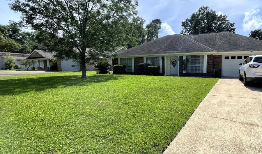 325 Westview Dr, Biloxi, MS 39531 - 3 Beds, 2 Bath