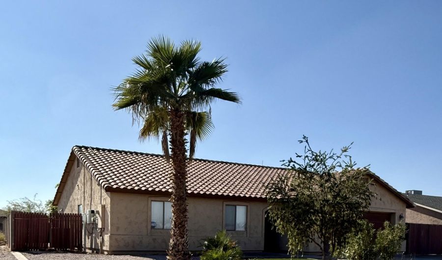 9925 W BRADSHAW Dr, Arizona City, AZ 85123 - 3 Beds, 2 Bath