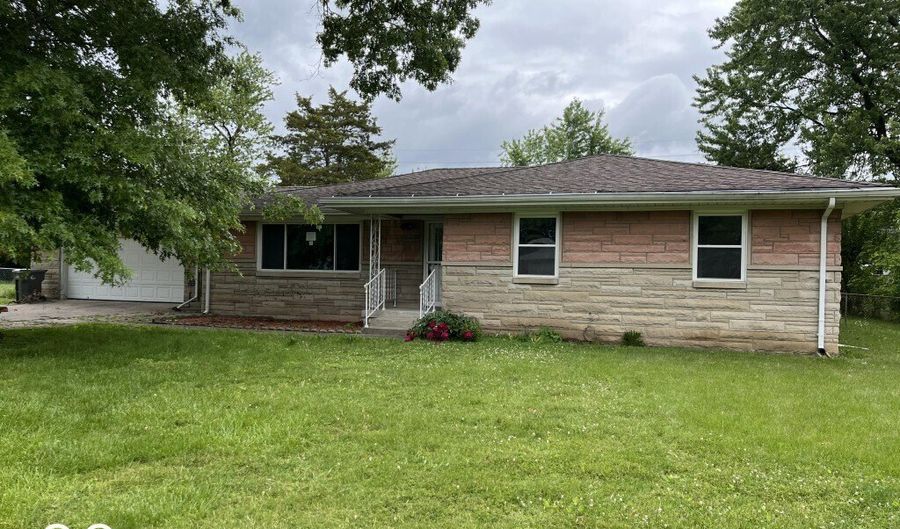 8045 Briarwood Dr, Indianapolis, IN 46227 - 3 Beds, 2 Bath