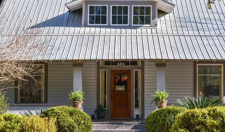 160 Ave C, Apalachicola, FL 32320 - 2 Beds, 2 Bath