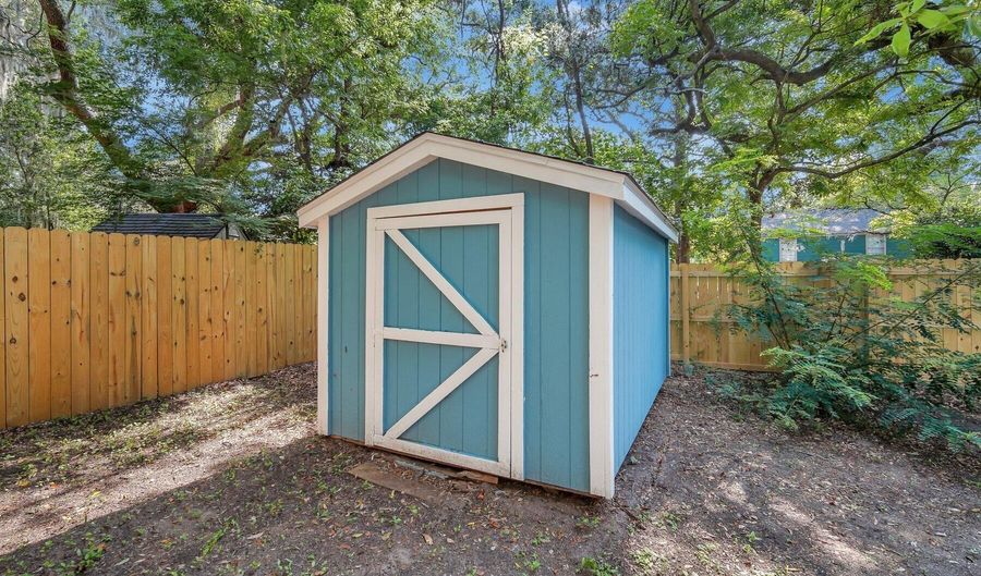 409 Heyward St, Beaufort, SC 29902 - 2 Beds, 1 Bath