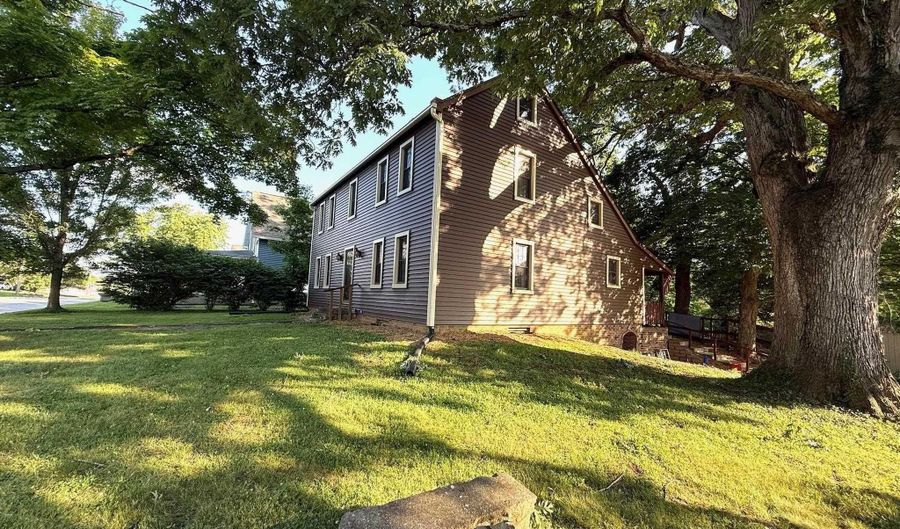 101 Lincoln Ave, Bedford, IN 47421 - 6 Beds, 3 Bath