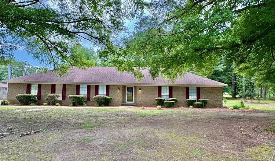 116 Highway 32 E, Bruce, MS 38915 - 3 Beds, 3 Bath