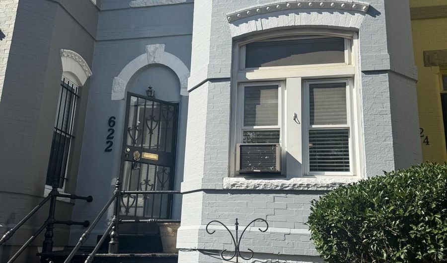 622 11TH St NE, Washington, DC 20002 - 2 Beds, 2 Bath