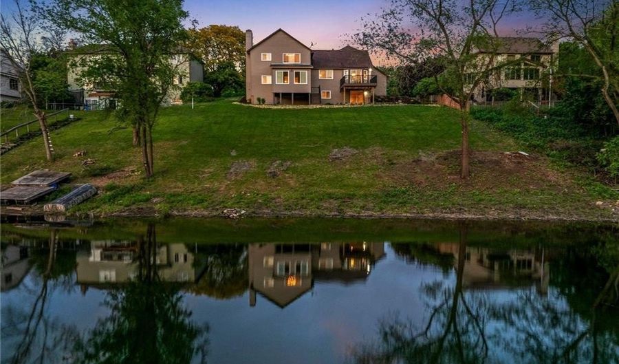 15765 Garden View Dr, Apple Valley, MN 55124 - 3 Beds, 3 Bath