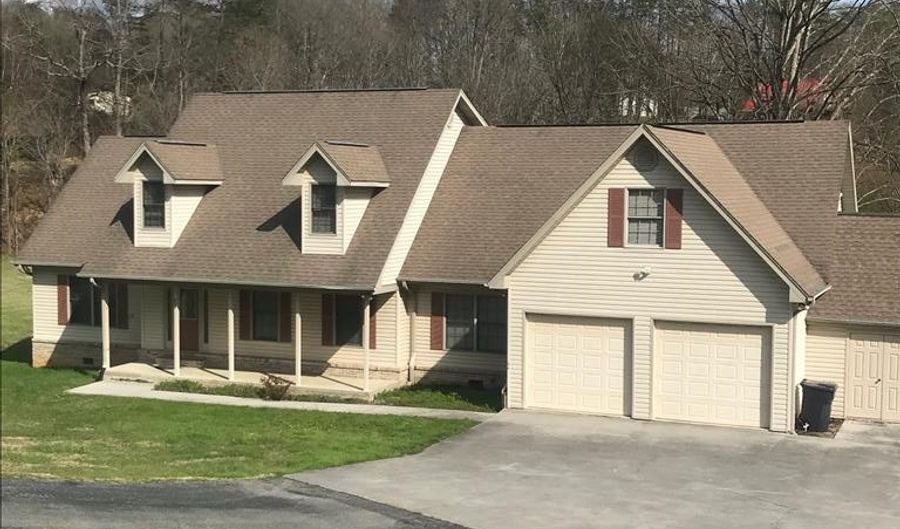 834 King Hills Blvd, Pigeon Forge, TN 37863 - 5 Beds, 4 Bath