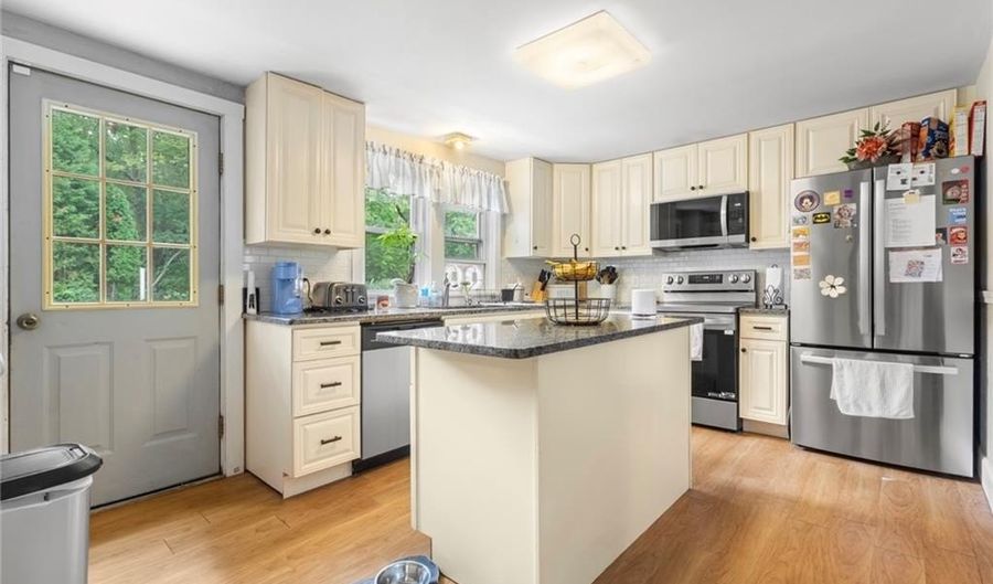 28 Crowell St, Cumberland, RI 02864 - 2 Beds, 2 Bath