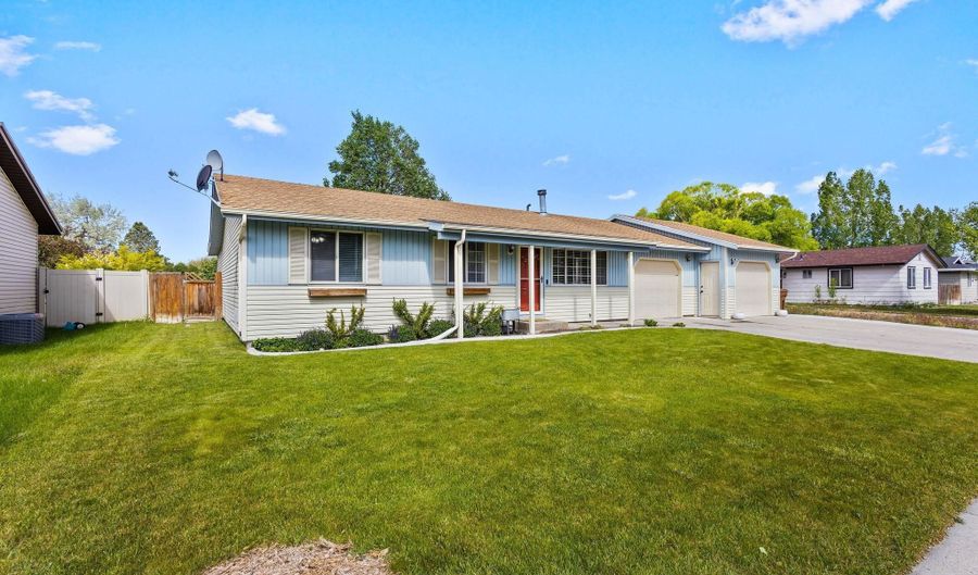 5761 Eve St, Chubbuck, ID 83202 - 3 Beds, 2 Bath