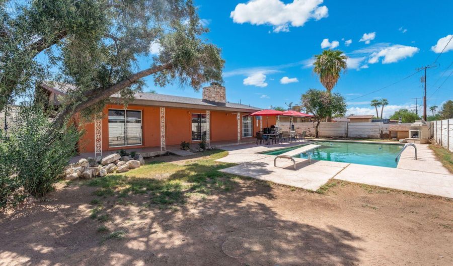 1126 E LAUREL Dr, Casa Grande, AZ 85122 - 3 Beds, 2 Bath