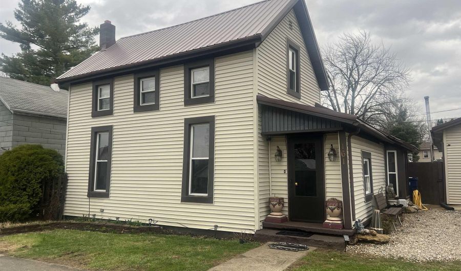 161 S JACKSON St, Andrews, IN 46702 - 3 Beds, 1 Bath