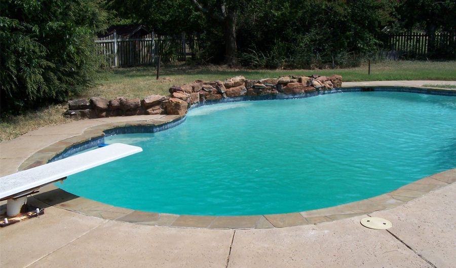 802 N Powell Pkwy, Anna, TX 75409 - 5 Beds, 2 Bath
