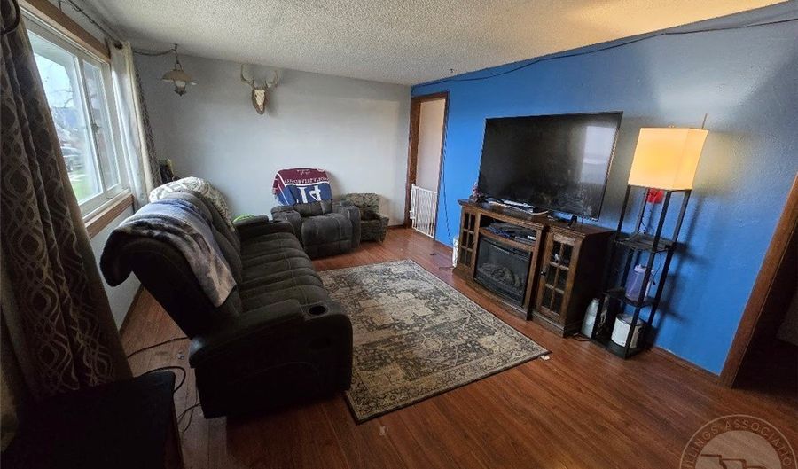 916 Wyoming Ave, Baker, MT 59313 - 5 Beds, 2 Bath