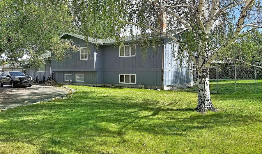 155 E Keays St, Buffalo, WY 82834 - 3 Beds, 3 Bath
