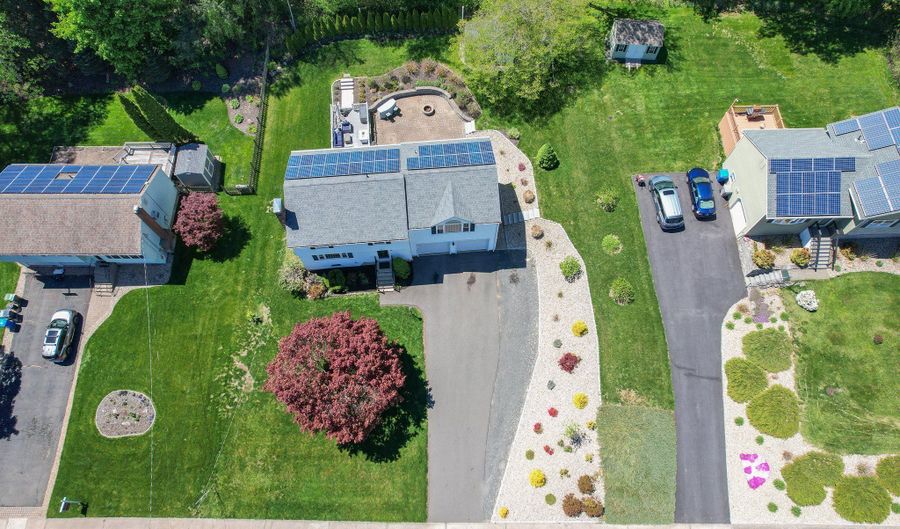 79 Strawberry Hill Rd, Bristol, CT 06010 - 4 Beds, 3 Bath